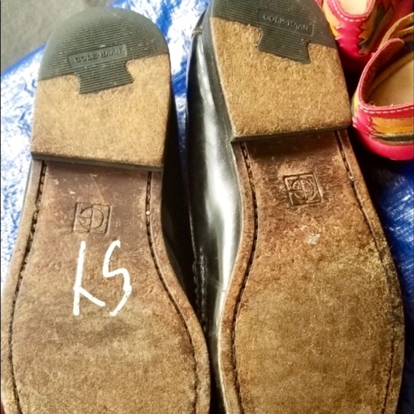 Cole Haan Black Loafer with Tassels Men's 10  or Womens 11.5 - Picture 6 of 6